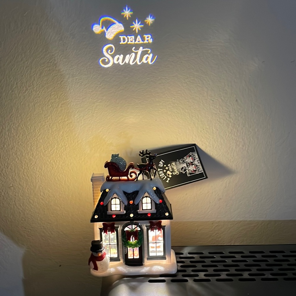 BATH AND BODY WORKS LIGHT 💡 UP HOUSE PROJECTING “Dear Santa” ON THE WALL NWT!